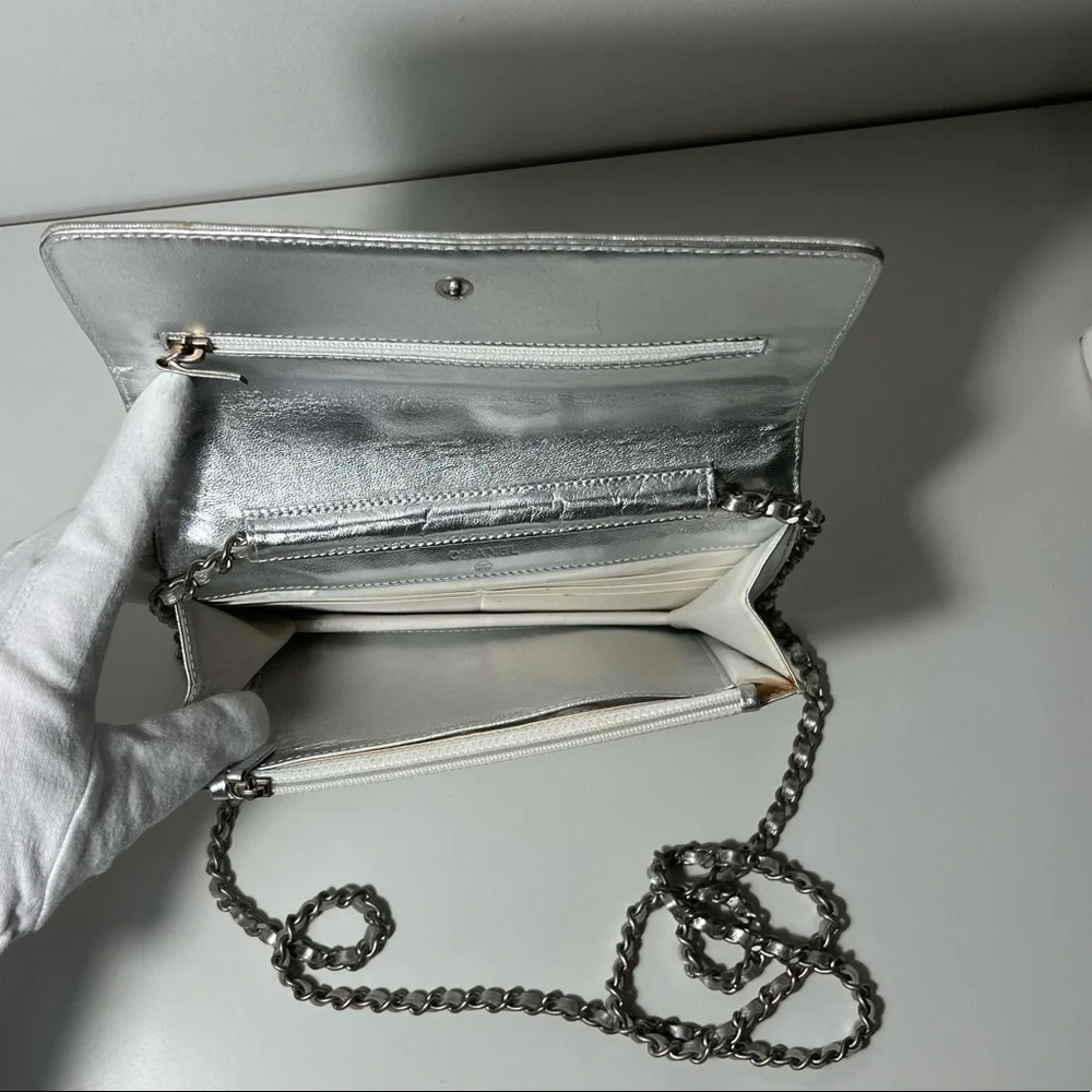 CHANEL | White Crossbody Bag